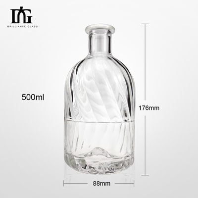 250 ml/500 ml/700 ml/750 ml Capacità Gravatura Superficie Manipolazione Bottiglia di vetro per whisky Vodka