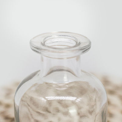 Materiale del corpo in vetro Bottiglia di liquori trasparente con sughero Custom 500ml 750ml Bottiglie