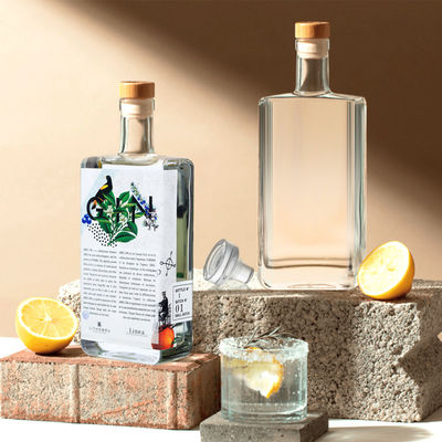 OEM/ODM Accettabile 50ml 100ml 200ml 500ml Bottiglia di vetro quadrato di vino per brandy Vodka WHISKY