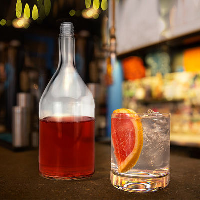Custom Gin Luxury Whiskey Vodka 1.75L Bottiglia di vetro trasparente con tappo a vite e incisione