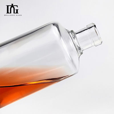 OEM/ODM Materiale Super Flint Vetro Vodka Whisky Rum Spirit Bottiglia con tappo a vite di sughero