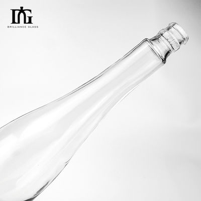 550 ml bottiglia di vetro per whisky brandy vodka OEM/ODM Acceptabile e incisione superficie manipolazione