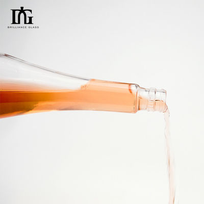550 ml bottiglia di vetro per whisky brandy vodka OEM/ODM Acceptabile e incisione superficie manipolazione