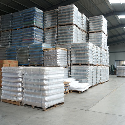 Bottiglia di liquore in vetro trasparente con tappo a vite Capacità 500ml/750ml/1L Collar Material Glass