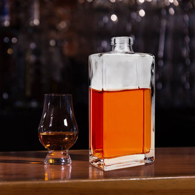 500 ml bottiglia di vetro trasparente alta quadrata per soda custom vodka di sughero whisky bottiglia di brandy