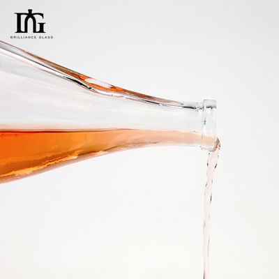Manipolazione della superficie di incisione Bicchiere di bicchiere di liquido di bicarbonato di sodio vuoto per l'acqua minerale terminale