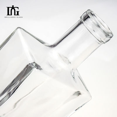 Acceptabile OEM/ODM 700ml Bottiglia di vetro a forma quadrata per whisky Gin Vodka Spirit Selezione