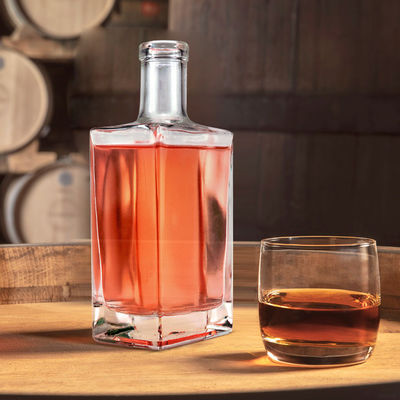 Acceptabile OEM/ODM 700ml Bottiglia di vetro a forma quadrata per whisky Gin Vodka Spirit Selezione