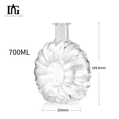 Materiale del colletto di vetro Custom Moon Shape 700ml Bottiglia di rum per liquori e bevande