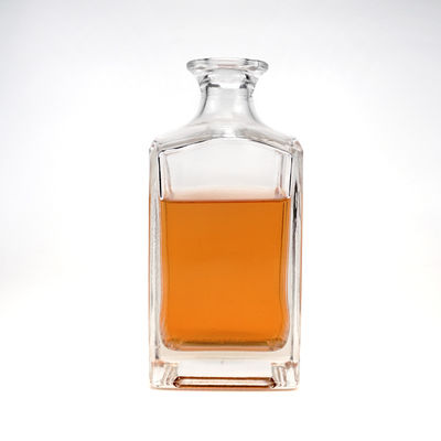 Tipo di tappo Vattone di sughero entrambe 750ml Forma quadrata Vetro Gin Bottiglia di whisky liquore per farmacia