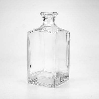 Tipo di tappo Vattone di sughero entrambe 750ml Forma quadrata Vetro Gin Bottiglia di whisky liquore per farmacia