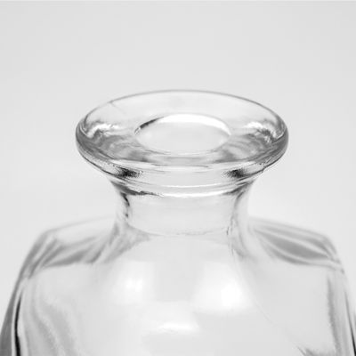 Tipo di tappo Vattone di sughero entrambe 750ml Forma quadrata Vetro Gin Bottiglia di whisky liquore per farmacia