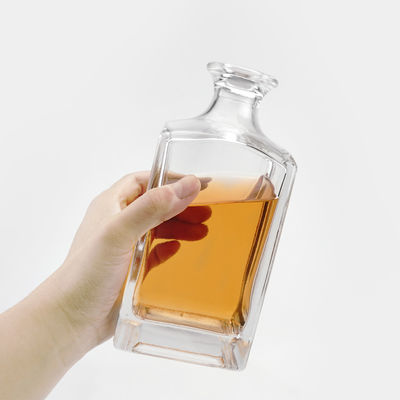 Tipo di tappo Vattone di sughero entrambe 750ml Forma quadrata Vetro Gin Bottiglia di whisky liquore per farmacia