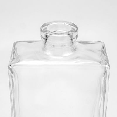Imballaggio personalizzato Vetro di riempimento vuoto 500 ml Bottiglia di profumo con incisione e verniciatura