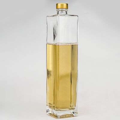 700 ml di alluminio quadrato a vite di sughero con fondo spesso Vodka Brandy Rum Gin Spirits Bottiglia di vetro