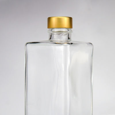 700 ml di alluminio quadrato a vite di sughero con fondo spesso Vodka Brandy Rum Gin Spirits Bottiglia di vetro