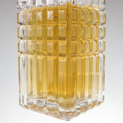 OEM/ODM Acceptabile 500 ml di bottiglia di vetro eco-compatibile per whisky e bellezza