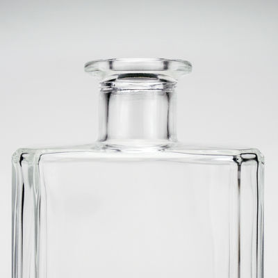 Disegno quadrato elegante Bottiglia di vetro da 700 ml per vodka whisky rum gin bevande vino alcolici