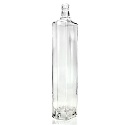 Acceptabile Logo del cliente Bottiglia di vetro a forma di triangolo 650 ml Whisky liquor con sughero