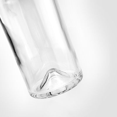 Bottiglia di vetro da 750 ml con superficie incisa e tappo a vite di sughero Perfetto