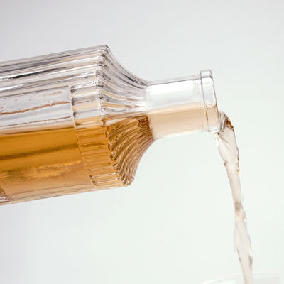 Materiale di base Vetro 250 ml Bottiglia con incisione per vodka gin tequila rum whisky liquore