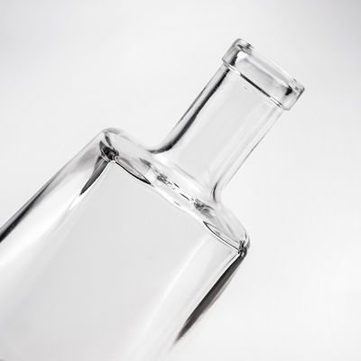Bottiglia di vetro da 700 ml per vodka gin e vino