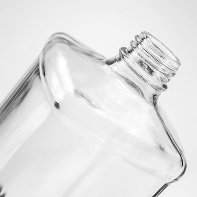 Acceptabile Logo del cliente Bottiglia di rum di vetro 500 ml 750 ml SCREW CAP Tipo di sigillamento
