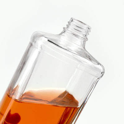 Acceptabile Logo del cliente Bottiglia di rum di vetro 500 ml 750 ml SCREW CAP Tipo di sigillamento