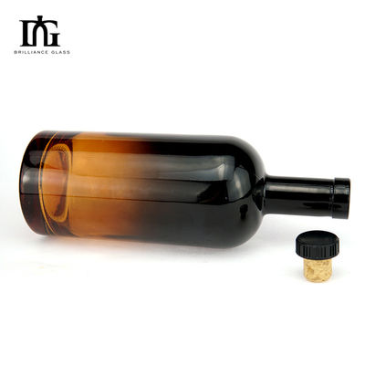 Materiale del colletto Vetro Super Flint cilindro Bottiglia di vetro di rum con tappo di sughero 700ml