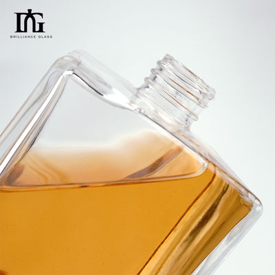 Collare di vetro Materiale Quadrato Spalla piatta Chiara 500ml 700ml Bottiglia di whisky con sughero