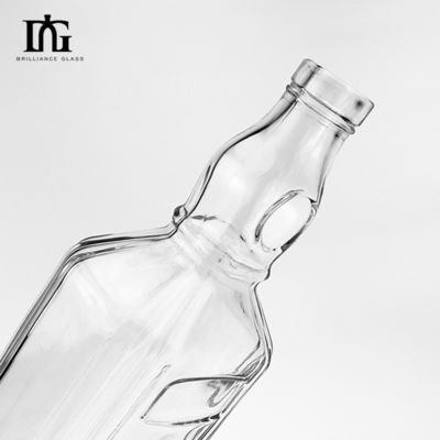 Bottiglia di whisky superiore da 700 ml fatta di vetro extra-frittato con stampa deccale incisa
