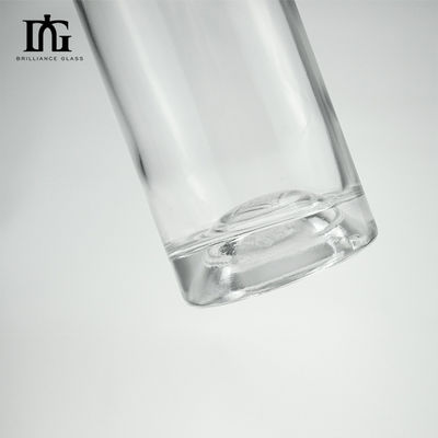 Superficie di incisione 700 ml Bottiglia di vetro a bocca larga a forma rotonda per whisky a vodka chiara