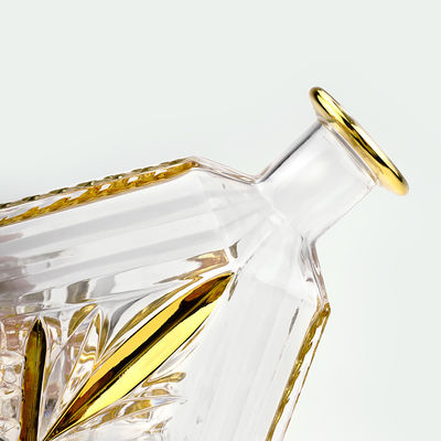 Bottiglia di liquori di forma speciale da 500 ml con materiale per il colletto di vetro