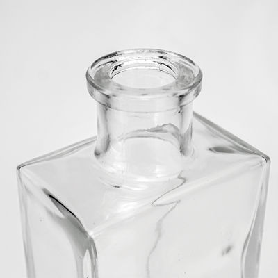 Capacità 500 ml Bottiglia di liquore in vetro trasparente piatto vuoto per whisky rum alcolici vodka gin