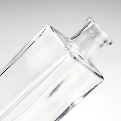 Capacità 500 ml Bottiglia di liquore in vetro trasparente piatto vuoto per whisky rum alcolici vodka gin