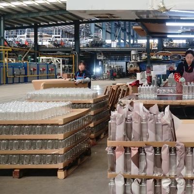 50cl OEM/ODM Super Flint Jersey Bottiglia di liquore in vetro trasparente con tappo a sughero e viti