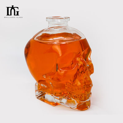 Bottiglia di liquore di forma speciale da 700 ml con logo inciso personalizzato e tappo a vite di sughero