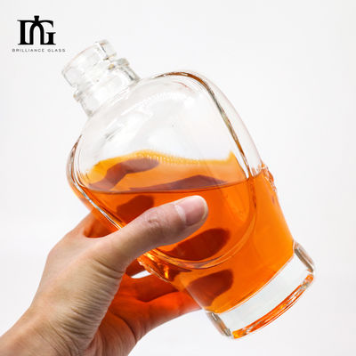 Logo del cliente accettabile Bottiglia di liquore in vetro da 750 ml per vodka rotonda chiara su misura