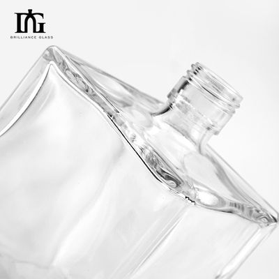 Acceptabile Logo del cliente Bottiglia di vetro per vodka whisky liquore 500ml 700ml 1000ml