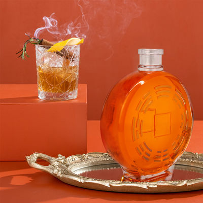 Materiale del corpo Vetro 70cl 75cl Forma rotonda di cuore Bottiglia personalizzata con sughero