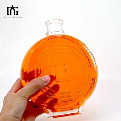 Materiale del corpo Vetro 70cl 75cl Forma rotonda di cuore Bottiglia personalizzata con sughero