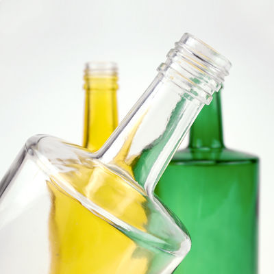 Bottiglia di vetro a spalla piatta Super Flint per liquori e bevande personalizzata 500ml 750ml