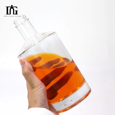 Bottiglia di vetro con fondo spessa per liquori e liquori personalizzati Gin di lusso Whiskey Vodka Cappuccio a vite
