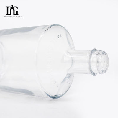 Bottiglia di vetro con fondo spessa per liquori e liquori personalizzati Gin di lusso Whiskey Vodka Cappuccio a vite
