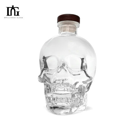 Bottiglia di liquore trasparente di 700 ml di capacità con forma del cranio incisa e tipo di sigillatura CORK