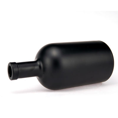 Bottiglia in vetro di vodka bordeaux personalizzata da 500 ml con manipolazione della superficie di verniciatura