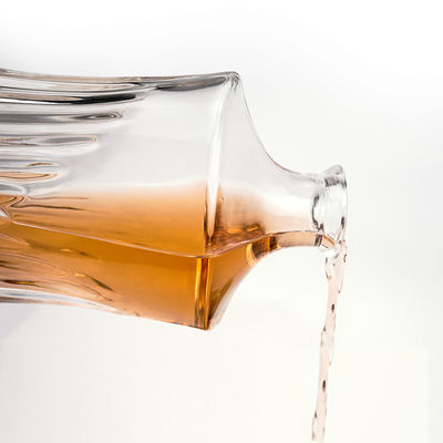 Stampa a schermo Stampa a caldo 750 ml Decantatore di vetro trasparente per liquori e bevande