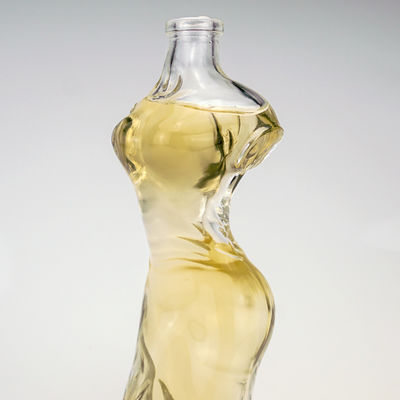 Bottiglia trasparente a forma di donna per liquori e bevande Bottiglia di vetro incisa 700 ml