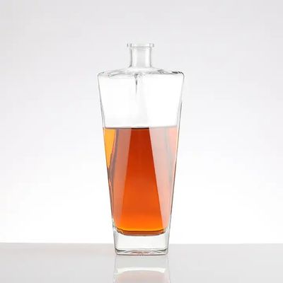 350 ml 500 ml 750 ml Forma unica Disegno personalizzato Alcol Vodka Gin Tequila Bottiglie di vetro