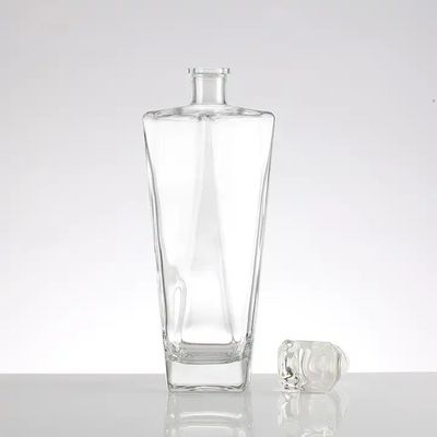 350 ml 500 ml 750 ml Forma unica Disegno personalizzato Alcol Vodka Gin Tequila Bottiglie di vetro